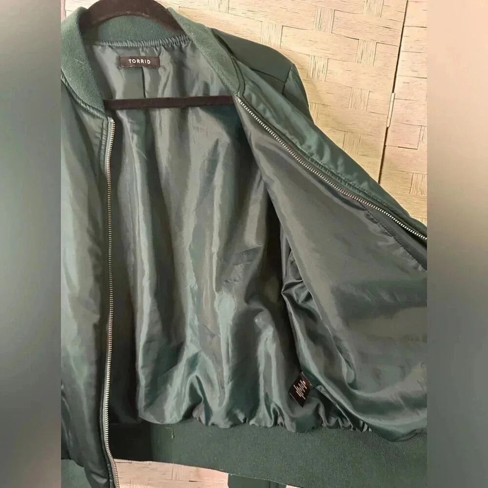 Torrid womens Bomber Jacket Green zip up front pockets puffy Cozycore plus size - Picture 7 of 8